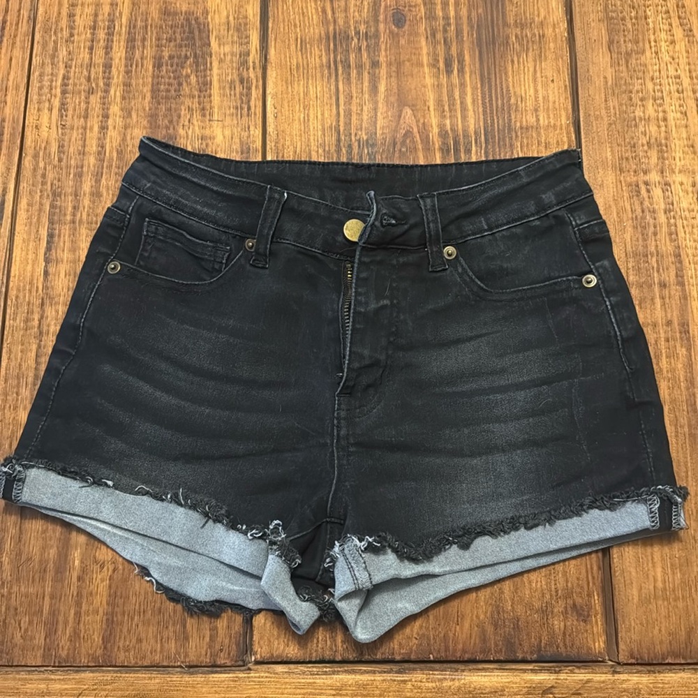 Born primitive shorts
